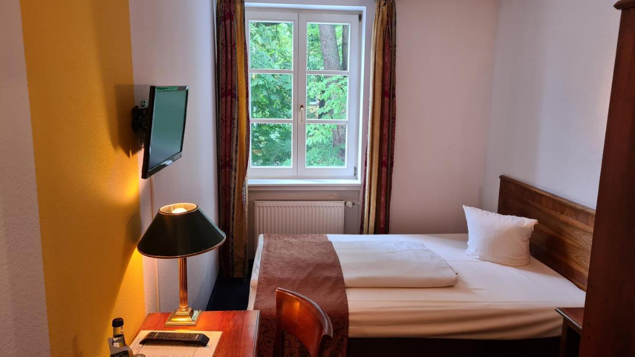 Hotel Koenigin Olga Ελβάνγκεν Εξωτερικό φωτογραφία